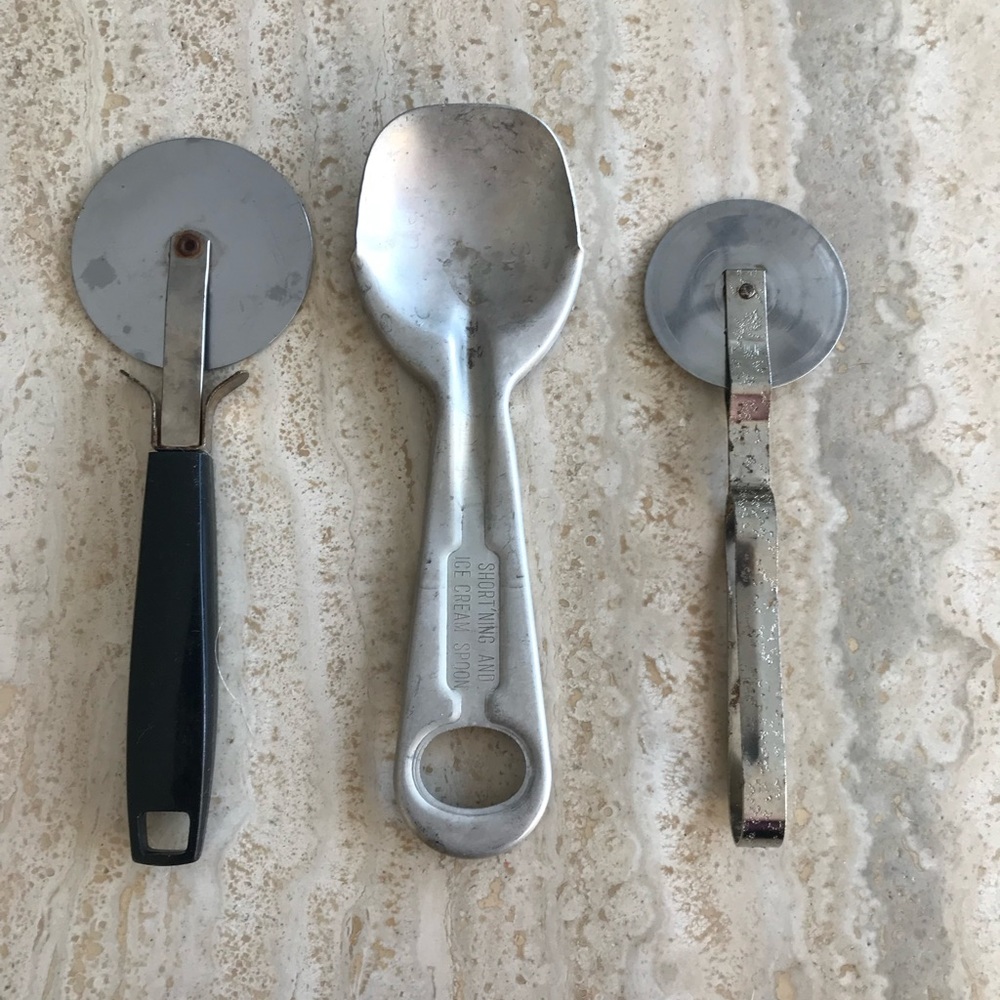 VINTAGE ALUMINUM ICE CREAM SCOOP AND TWO VINTAGE PIZZA CUTTERS